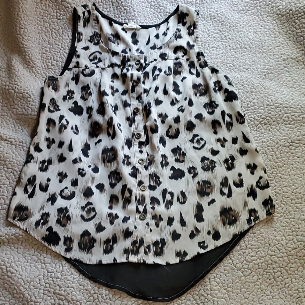 Edge Leopard Print Top